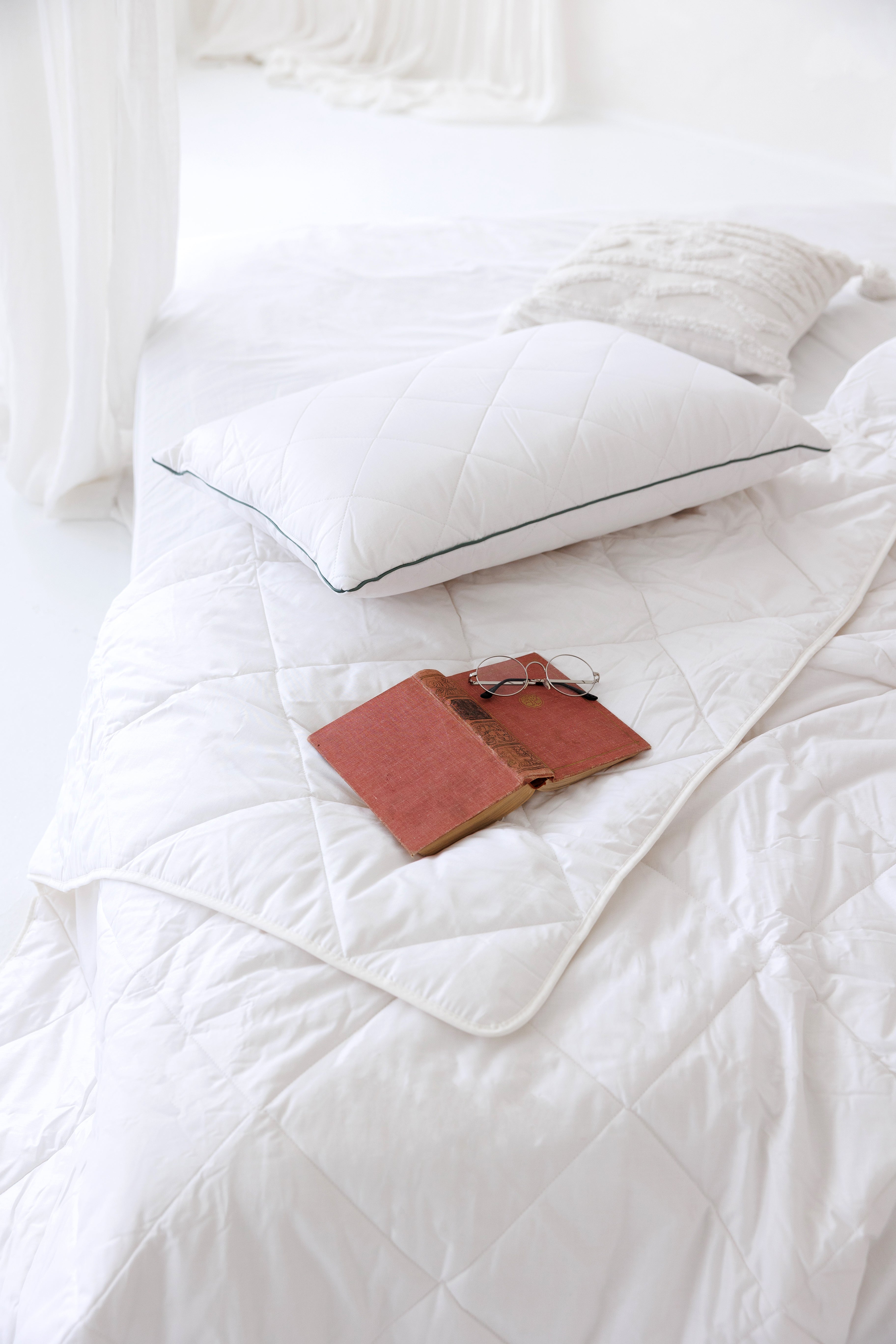 Eco Bedding Bamboo Pillow – A Gentle Embrace for Your Dreams